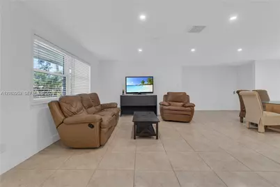 806 NE 4th St #., Hallandale Beach, FL 33009 - Photo 7
