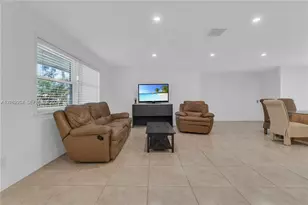 806 NE 4th St, Hallandale Beach, FL 33009 - Photo 7