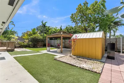 806 NE 4th St #., Hallandale Beach, FL 33009 - Photo 25