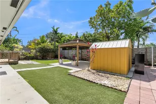806 NE 4th St, Hallandale Beach, FL 33009 - Photo 25