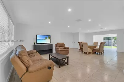 806 NE 4th St #., Hallandale Beach, FL 33009 - Photo 5