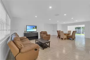 806 NE 4th St, Hallandale Beach, FL 33009 - Photo 5