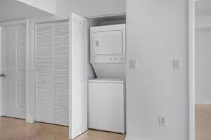 1800 N Bayshore Dr, Miami, FL 33132 - Photo 23