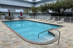 8261 NW 8th St, Miami, FL 33126 - Photo 15