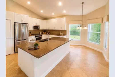 22015 Altona Dr, Boca Raton, FL 33428 - Photo 5