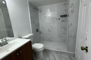 5530 W 26th Ct, Hialeah, FL 33016 - Photo 13