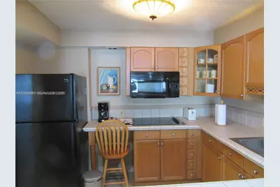 5701 Collins Ave #919, Miami Beach, FL 33140 - Photo 7