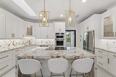 8215 Grand Canal Dr, Miami, FL 33144 - Photo 9