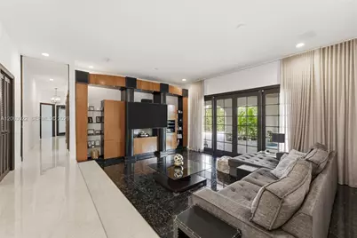 8215 Grand Canal Dr, Miami, FL 33144 - Photo 9