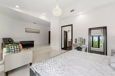 8215 Grand Canal Dr, Miami, FL 33144 - Photo 17