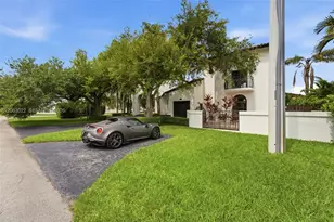 8215 Grand Canal Dr, Miami, FL 33144 - Photo 3