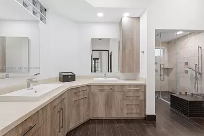 8215 Grand Canal Dr, Miami, FL 33144 - Photo 23