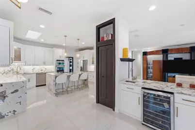 8215 Grand Canal Dr, Miami, FL 33144 - Photo 5