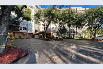 1300 Saint Charles Pl #202, Pembroke Pines, FL 33026 - Photo 5
