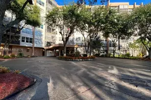 1300 St Charles Pl, Pembroke Pines, FL 33026 - Photo 5