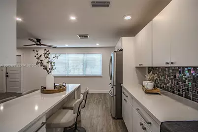 801 NE 57th St, Oakland Park, FL 33334 - Photo 5