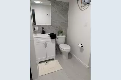 801 NE 57th St, Oakland Park, FL 33334 - Photo 23