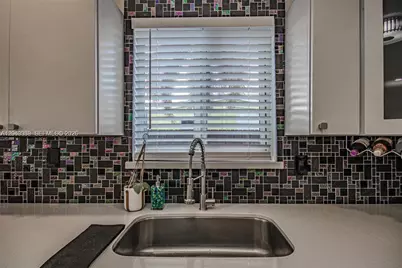 801 NE 57th St, Oakland Park, FL 33334 - Photo 7