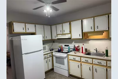 562 E 44th St, Hialeah, FL 33013 - Photo 15