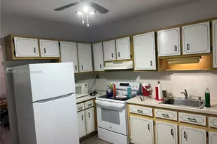 562 E 44th St, Hialeah, FL 33013 - Photo 15