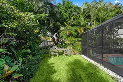 8308 NW 74th St, Tamarac, FL 33321 - Photo 9
