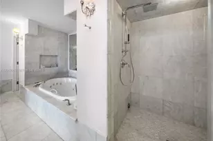 900 Bay Dr, Miami Beach, FL 33141 - Photo 23