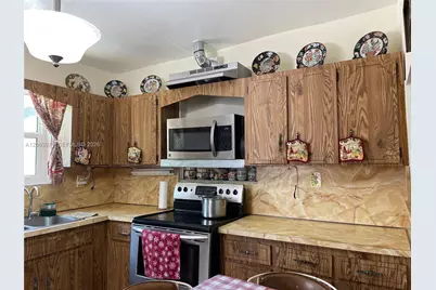 1085 NW 26th St, Miami, FL 33127 - Photo 5
