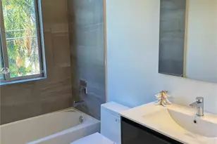807 SE 14th St, Fort Lauderdale, FL 33316 - Photo 11