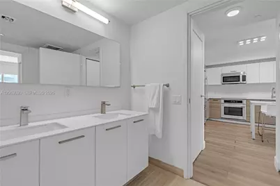 1300 Brickell Bay Dr #903, Miami, FL 33131 - Photo 21