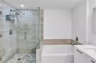 1300 Brickell Bay Dr, Miami, FL 33131 - Photo 23