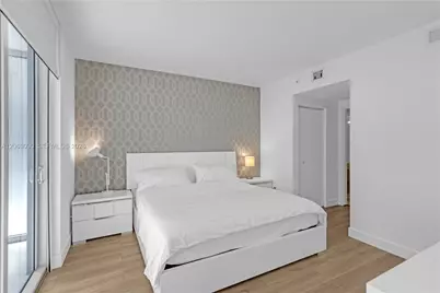 1300 Brickell Bay Dr #903, Miami, FL 33131 - Photo 13