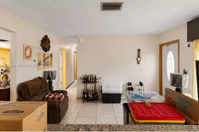 4857 NW 8th Ct, Plantation, FL 33317 - Photo 5