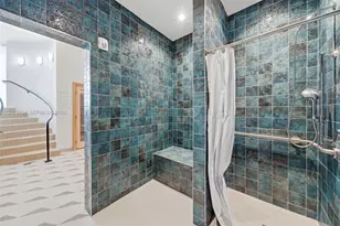 11 NE 6th St, Miami, FL 33132 - Photo 25