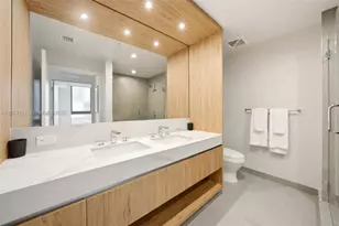 11 NE 6th St, Miami, FL 33132 - Photo 13