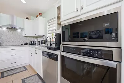 2065 SE 14th St, Homestead, FL 33035 - Photo 11