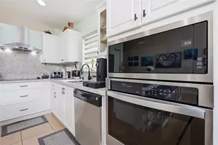 2065 SE 14th St, Homestead, FL 33035 - Photo 11