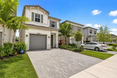 4922 NW 48th Ter #4922, Tamarac, FL 33319 - Photo 1