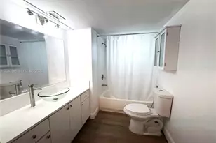 1770 NE 191st St, Miami, FL 33179 - Photo 9