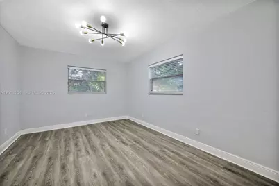 13980 NE 2nd Ct, Miami, FL 33161 - Photo 11