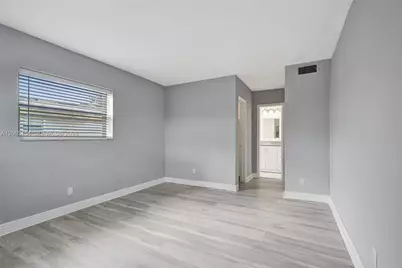 13980 NE 2nd Ct, Miami, FL 33161 - Photo 13