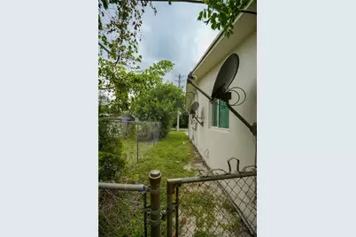715 N 58th Ave #1, Hollywood, FL 33021 - Photo 17