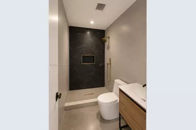 812 NW 67th St, Miami, FL 33150 - Photo 5