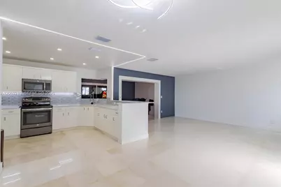 18150 NW 82nd Ave, Hialeah, FL 33015 - Photo 11