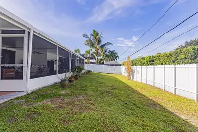 18150 NW 82nd Ave, Hialeah, FL 33015 - Photo 45