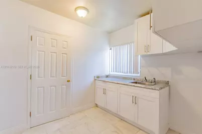 18150 NW 82nd Ave, Hialeah, FL 33015 - Photo 35