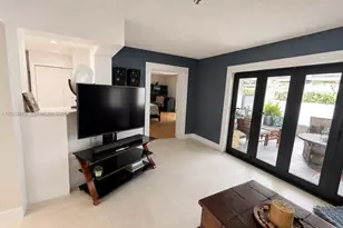 18150 NW 82nd Ave, Hialeah, FL 33015 - Photo 11