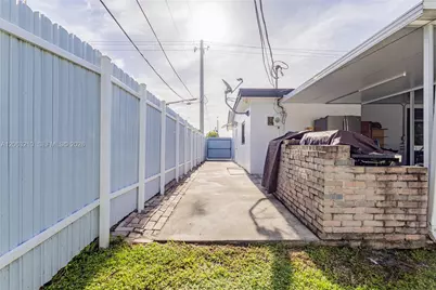18150 NW 82nd Ave, Hialeah, FL 33015 - Photo 39