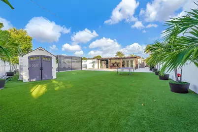831 E 10th Pl, Hialeah, FL 33010 - Photo 23