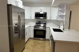 9491 S Palm Cir S, Pembroke Pines, FL 33025 - Photo 5