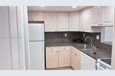 10421 N Kendall Dr #C201, Miami, FL 33176 - Photo 5